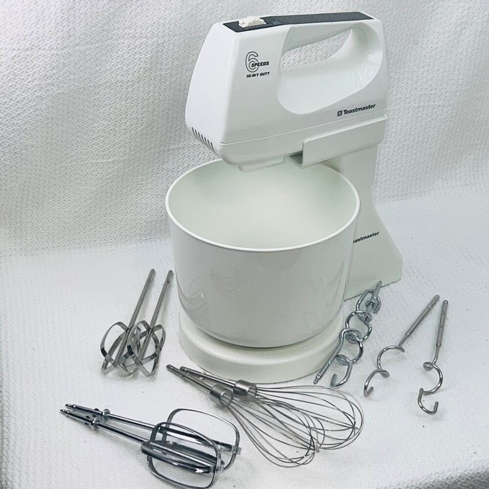 Toastmaster 6 Speed Heavy Duty Stand Mixer Bowl 10 Attachments Vintage White